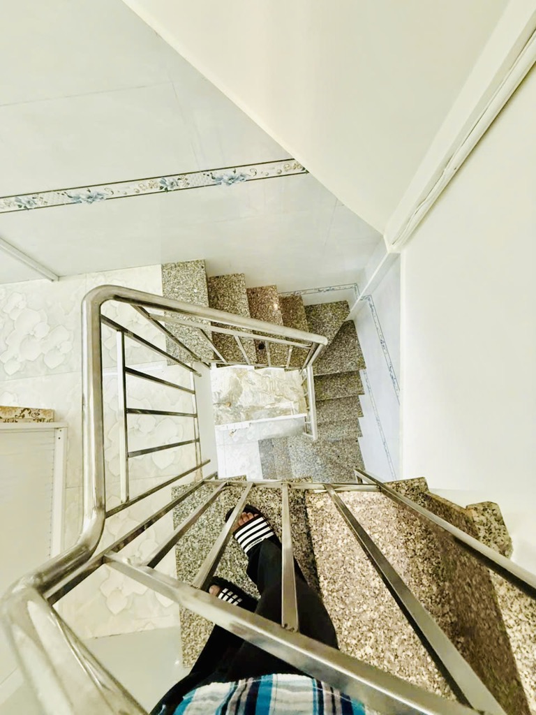 Bán nhà 3 tầng BTCT DTSD 30m2, Giá nhỉn 1 tỷ, đường Bình Tiên Q6,nhà nhỏ công năng to